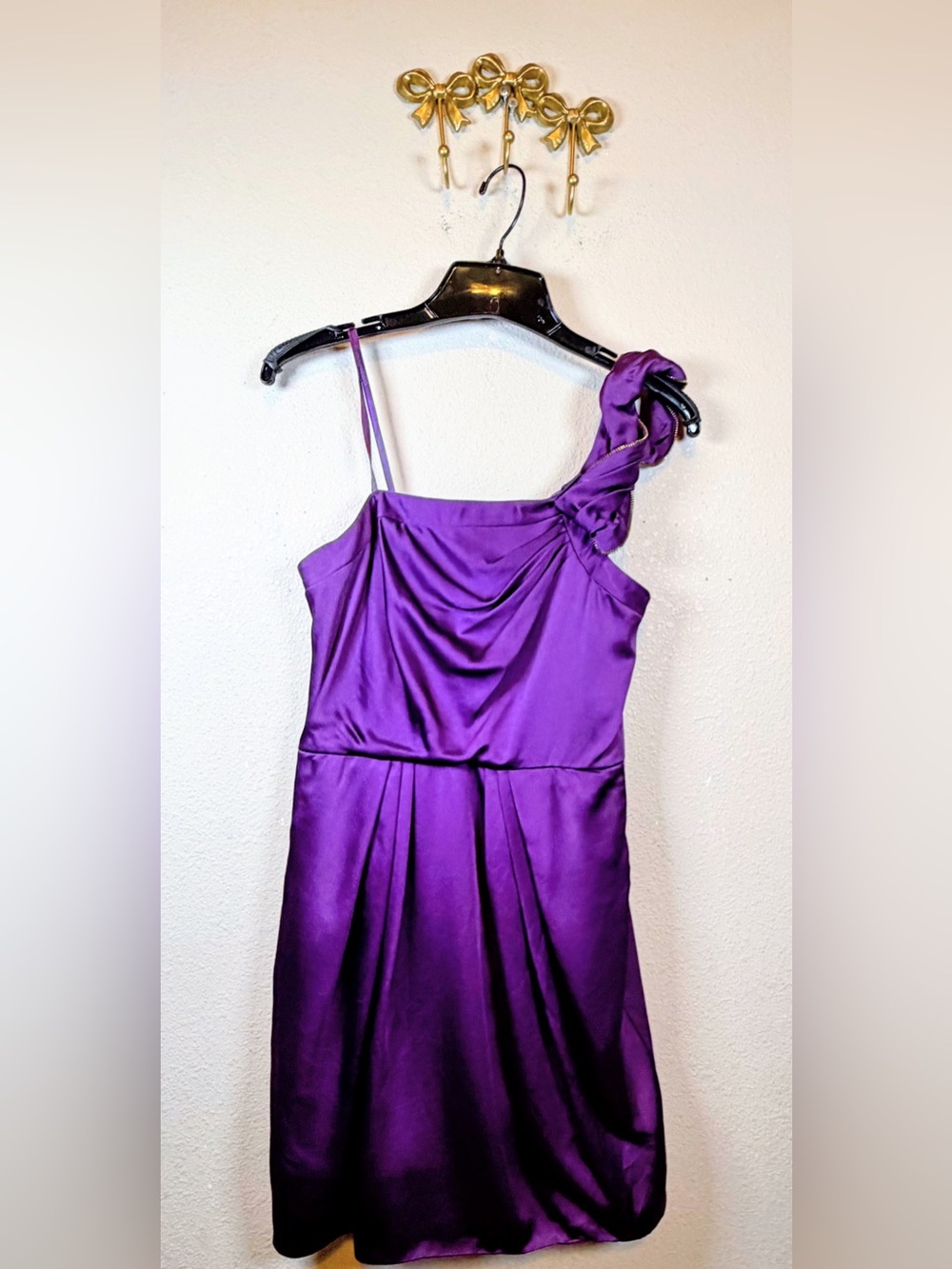 BCBGMaxAzria Violet One-Shoulder Satin Dress with Twisted Zipper Strap. Size 4